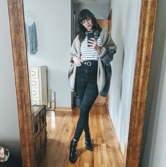 Meet your Posher, Megan - Picture 2 of 3